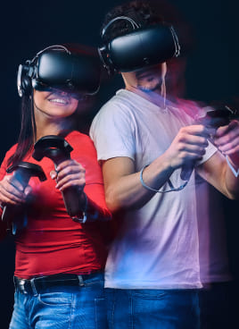 Couples wearing VR Glass | Metappfactory